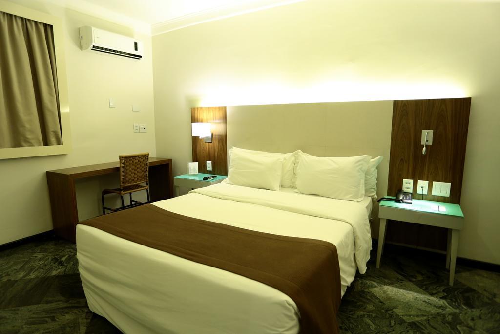 ריבייראו פרטו Oasis Plaza Hotel מראה חיצוני תמונה